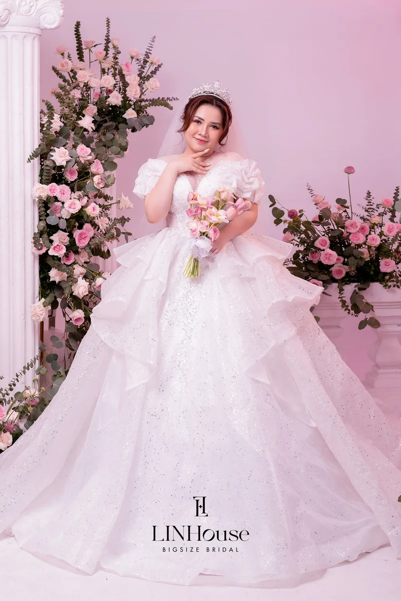 AURELIA - Sparkling Ball Gown