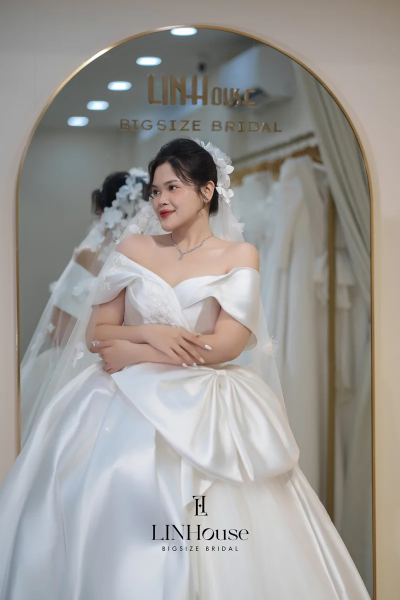 AVA - Voan Lưới, Satin Bồng Xoè