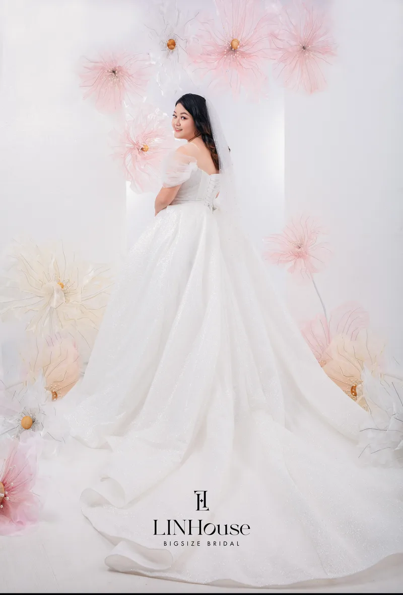 ADELINE - Kim Tuyến Bồng Xoè