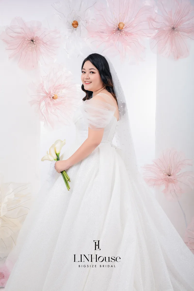 ADELINE - Kim Tuyến Bồng Xoè