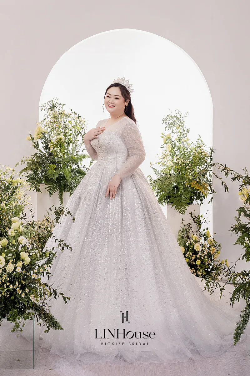 SOLÉA - Sparkling Ball Gown