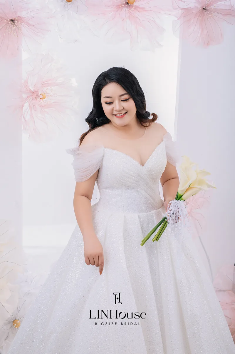 ADELINE - Kim Tuyến Bồng Xoè