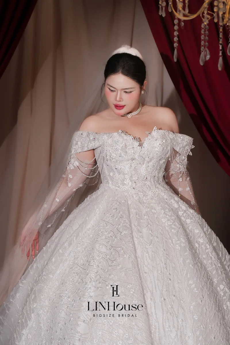 CYRA - Sparkling Ball Gown