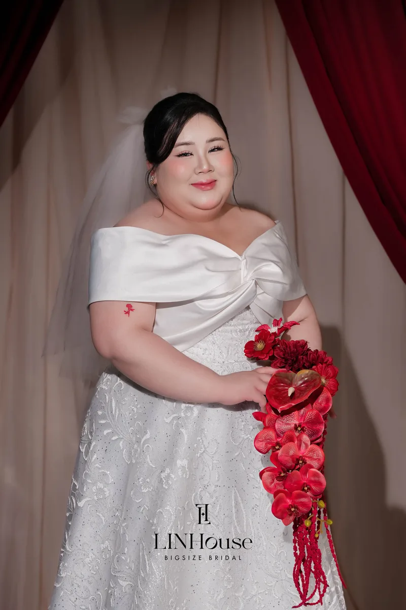 ODELIA - Kim Tuyến, Satin Dáng A